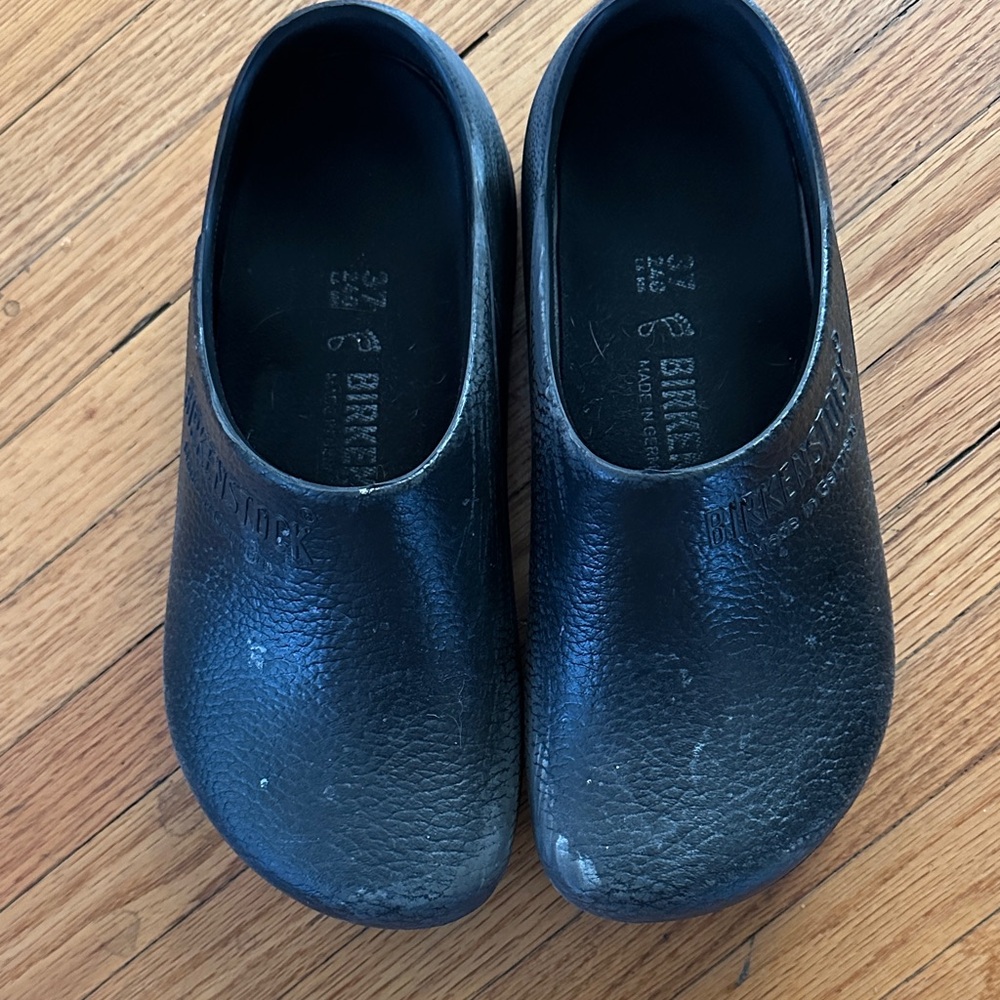 Birkenstocks size 7 rubber clog